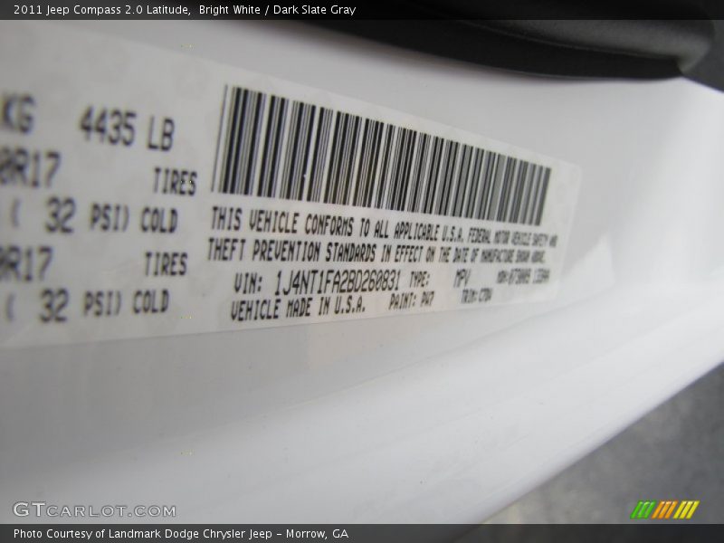 Bright White / Dark Slate Gray 2011 Jeep Compass 2.0 Latitude