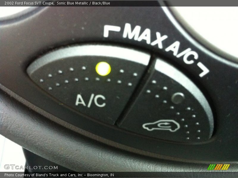 Sonic Blue Metallic / Black/Blue 2002 Ford Focus SVT Coupe