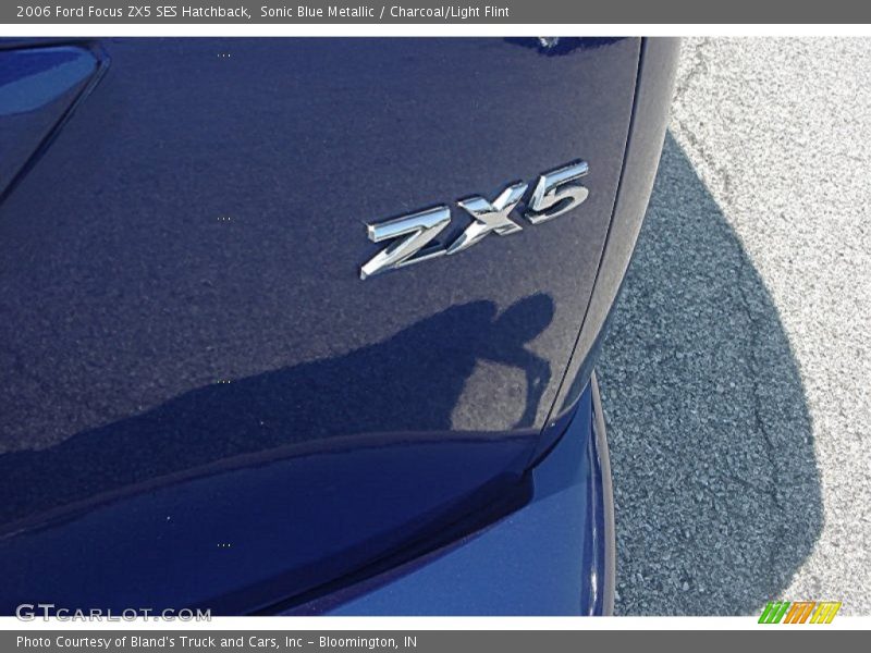 Sonic Blue Metallic / Charcoal/Light Flint 2006 Ford Focus ZX5 SES Hatchback