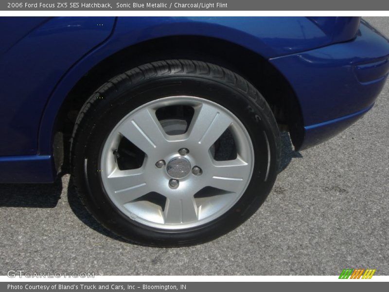 Sonic Blue Metallic / Charcoal/Light Flint 2006 Ford Focus ZX5 SES Hatchback