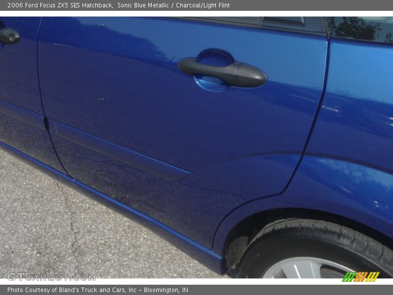 Sonic Blue Metallic / Charcoal/Light Flint 2006 Ford Focus ZX5 SES Hatchback