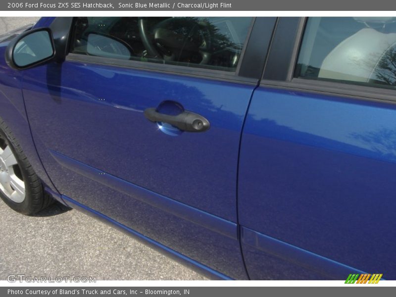 Sonic Blue Metallic / Charcoal/Light Flint 2006 Ford Focus ZX5 SES Hatchback