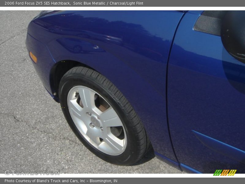 Sonic Blue Metallic / Charcoal/Light Flint 2006 Ford Focus ZX5 SES Hatchback