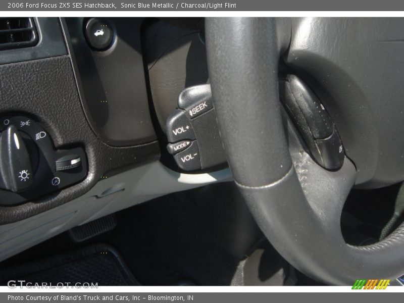 Sonic Blue Metallic / Charcoal/Light Flint 2006 Ford Focus ZX5 SES Hatchback