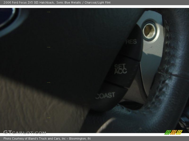 Sonic Blue Metallic / Charcoal/Light Flint 2006 Ford Focus ZX5 SES Hatchback