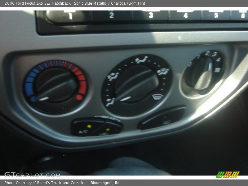 Sonic Blue Metallic / Charcoal/Light Flint 2006 Ford Focus ZX5 SES Hatchback