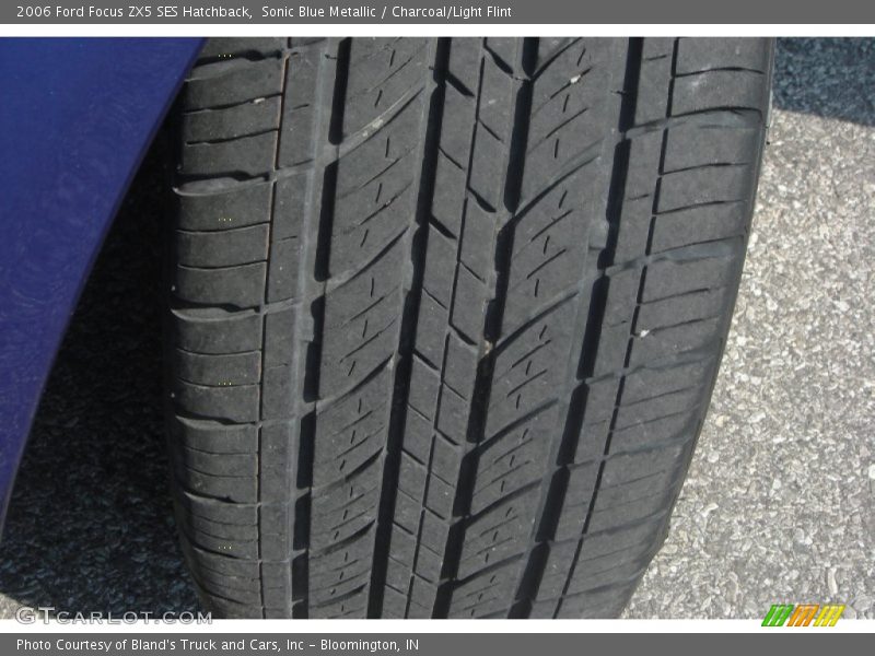 Sonic Blue Metallic / Charcoal/Light Flint 2006 Ford Focus ZX5 SES Hatchback