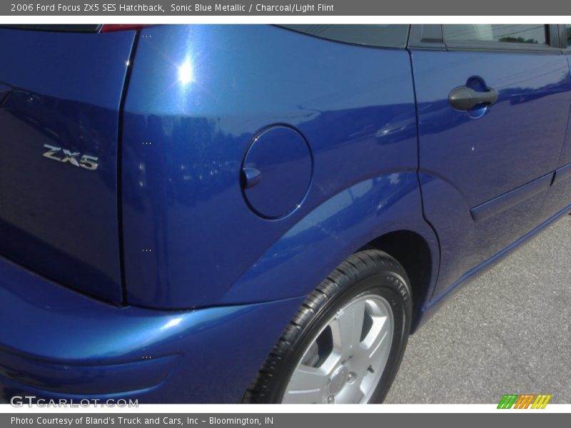 Sonic Blue Metallic / Charcoal/Light Flint 2006 Ford Focus ZX5 SES Hatchback