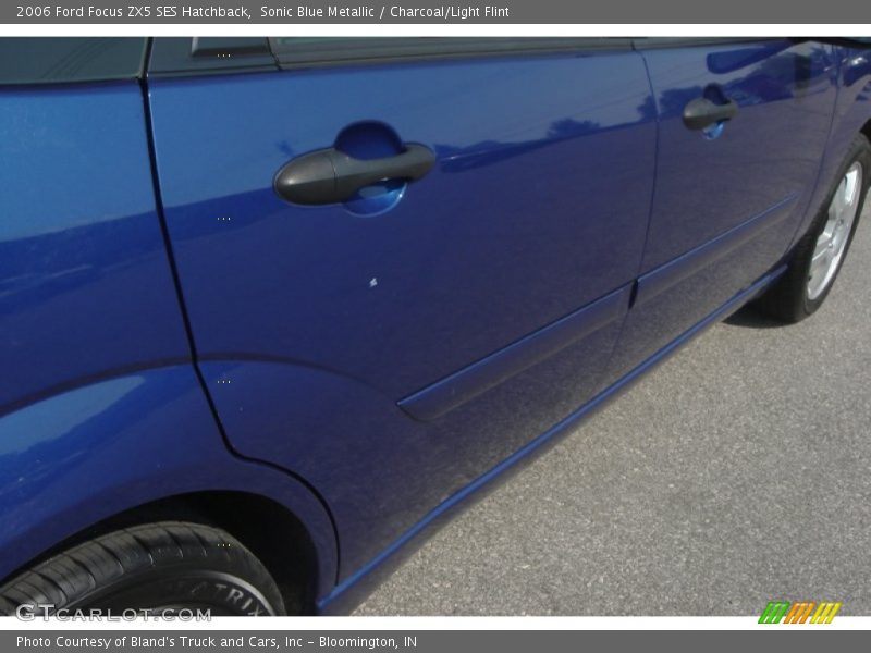 Sonic Blue Metallic / Charcoal/Light Flint 2006 Ford Focus ZX5 SES Hatchback