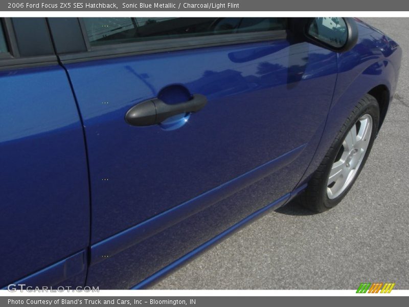 Sonic Blue Metallic / Charcoal/Light Flint 2006 Ford Focus ZX5 SES Hatchback