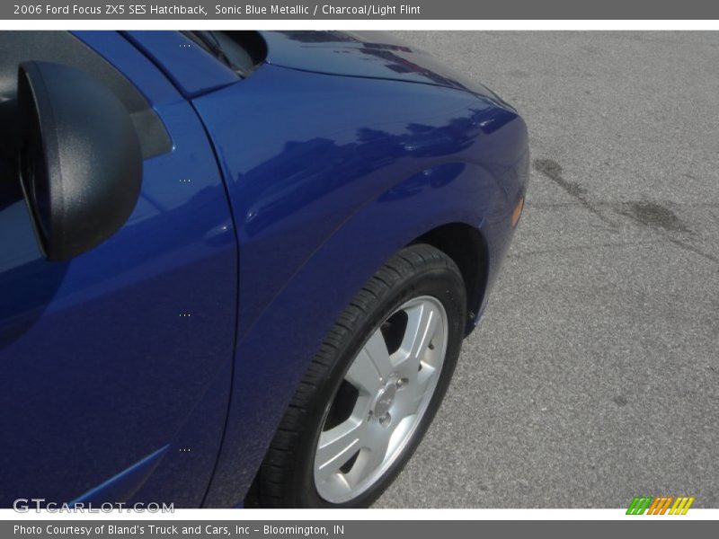 Sonic Blue Metallic / Charcoal/Light Flint 2006 Ford Focus ZX5 SES Hatchback