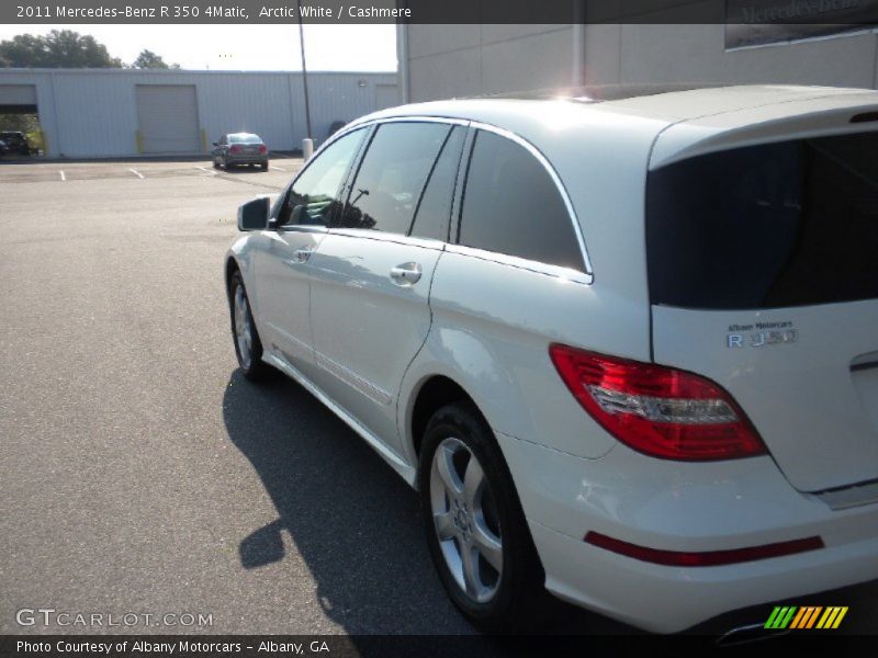 Arctic White / Cashmere 2011 Mercedes-Benz R 350 4Matic
