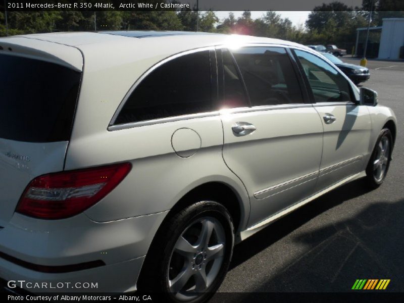 Arctic White / Cashmere 2011 Mercedes-Benz R 350 4Matic