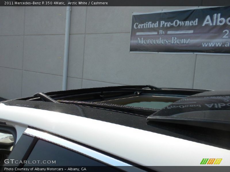 Arctic White / Cashmere 2011 Mercedes-Benz R 350 4Matic