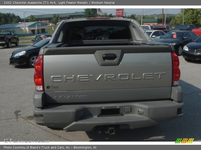 Light Pewter Metallic / Medium Neutral 2002 Chevrolet Avalanche Z71 4x4