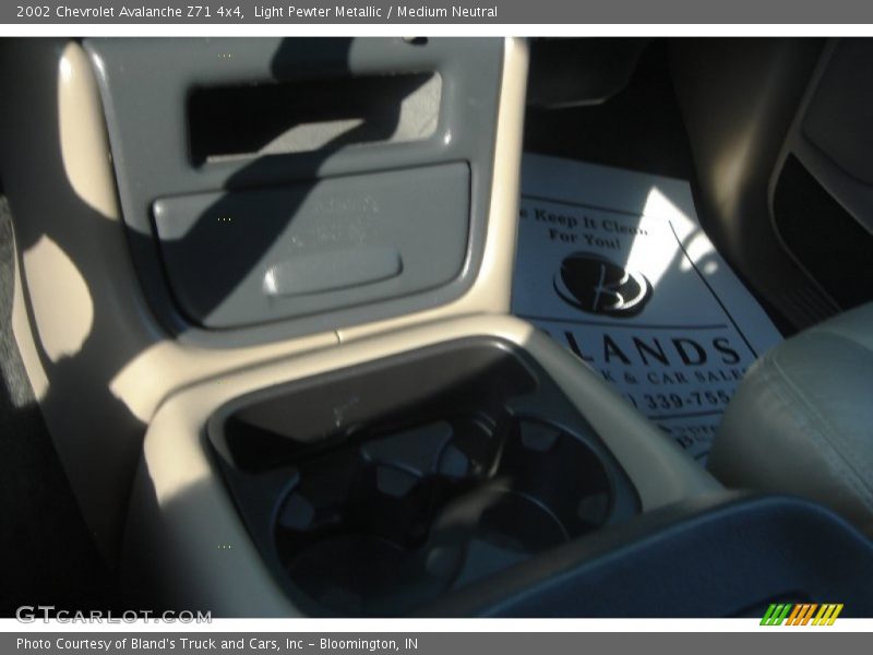 Light Pewter Metallic / Medium Neutral 2002 Chevrolet Avalanche Z71 4x4