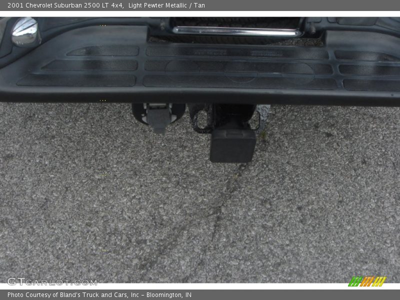 Light Pewter Metallic / Tan 2001 Chevrolet Suburban 2500 LT 4x4