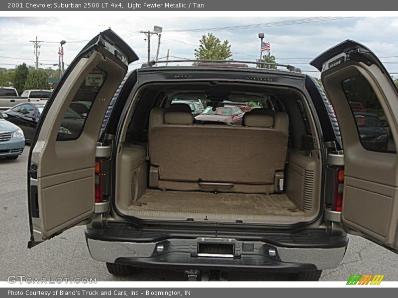 Light Pewter Metallic / Tan 2001 Chevrolet Suburban 2500 LT 4x4