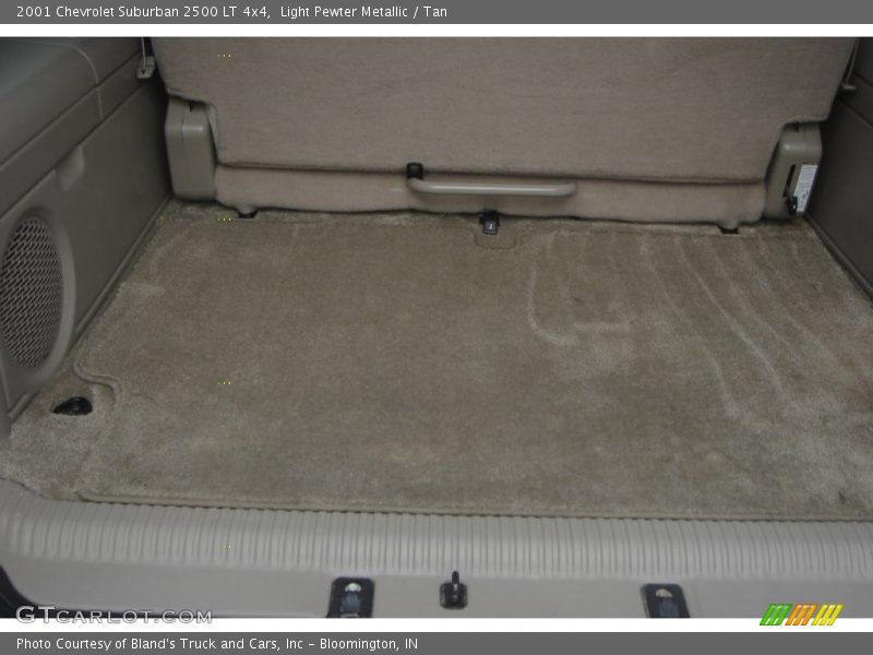 Light Pewter Metallic / Tan 2001 Chevrolet Suburban 2500 LT 4x4