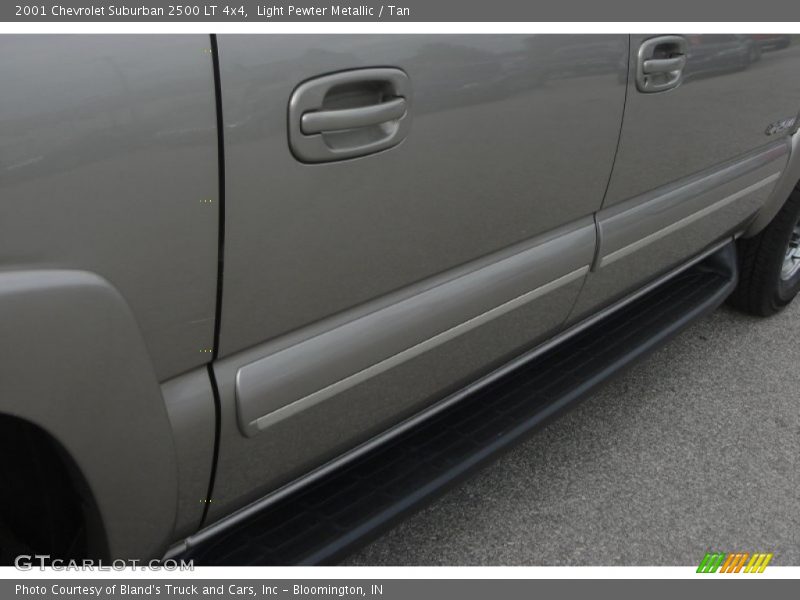 Light Pewter Metallic / Tan 2001 Chevrolet Suburban 2500 LT 4x4