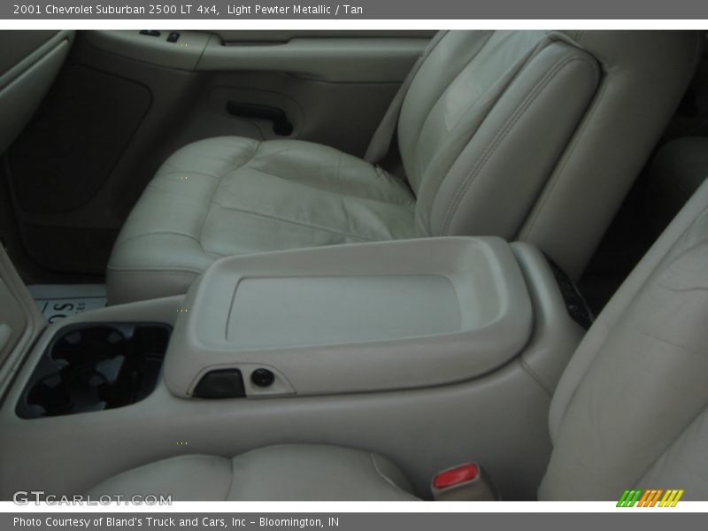 Light Pewter Metallic / Tan 2001 Chevrolet Suburban 2500 LT 4x4