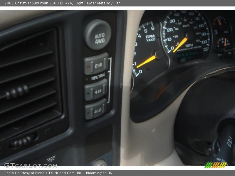 Light Pewter Metallic / Tan 2001 Chevrolet Suburban 2500 LT 4x4