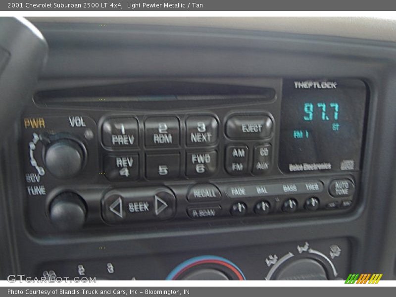 Light Pewter Metallic / Tan 2001 Chevrolet Suburban 2500 LT 4x4