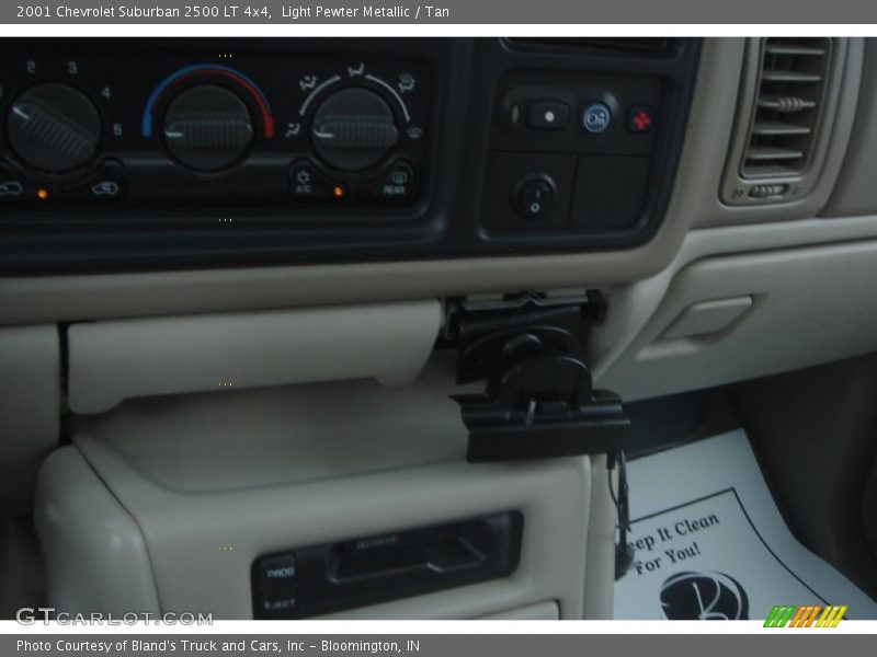 Light Pewter Metallic / Tan 2001 Chevrolet Suburban 2500 LT 4x4