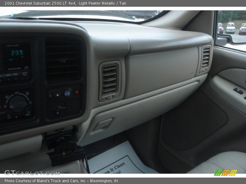 Light Pewter Metallic / Tan 2001 Chevrolet Suburban 2500 LT 4x4