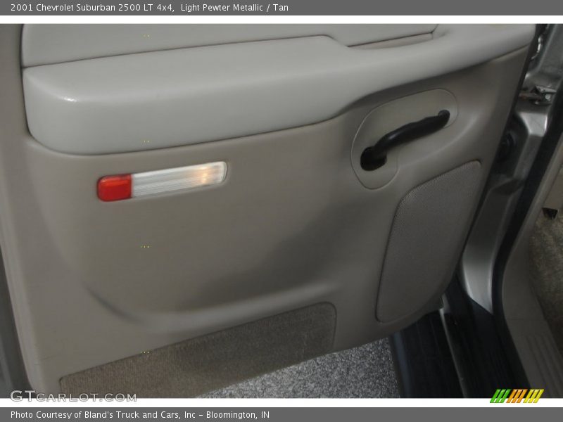 Light Pewter Metallic / Tan 2001 Chevrolet Suburban 2500 LT 4x4