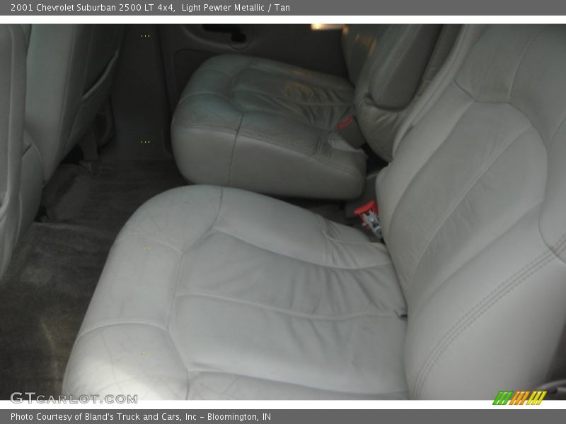 Light Pewter Metallic / Tan 2001 Chevrolet Suburban 2500 LT 4x4
