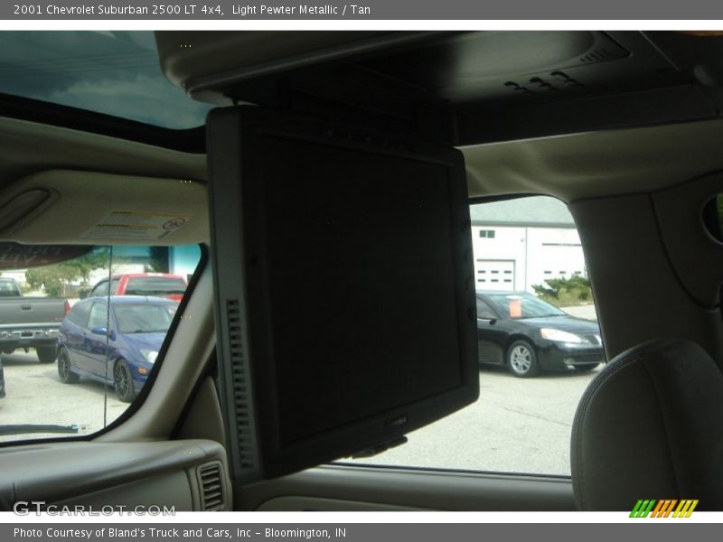 Light Pewter Metallic / Tan 2001 Chevrolet Suburban 2500 LT 4x4