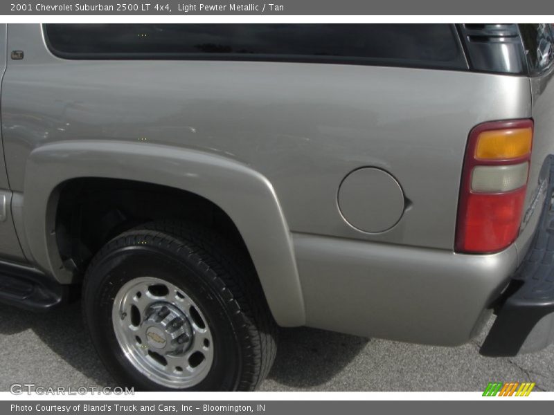 Light Pewter Metallic / Tan 2001 Chevrolet Suburban 2500 LT 4x4