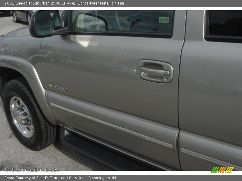 Light Pewter Metallic / Tan 2001 Chevrolet Suburban 2500 LT 4x4