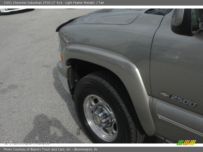 Light Pewter Metallic / Tan 2001 Chevrolet Suburban 2500 LT 4x4