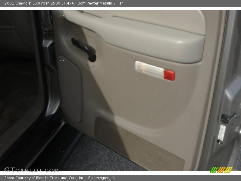 Light Pewter Metallic / Tan 2001 Chevrolet Suburban 2500 LT 4x4