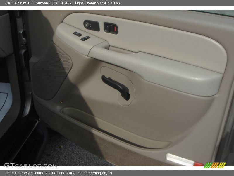 Light Pewter Metallic / Tan 2001 Chevrolet Suburban 2500 LT 4x4