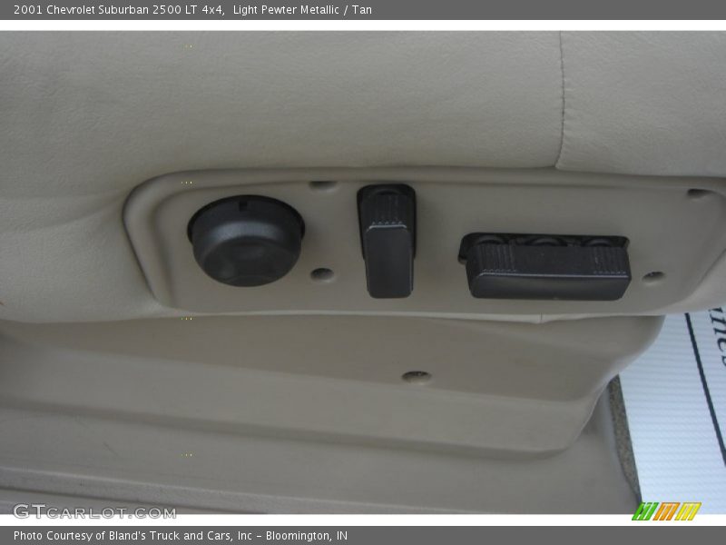 Light Pewter Metallic / Tan 2001 Chevrolet Suburban 2500 LT 4x4