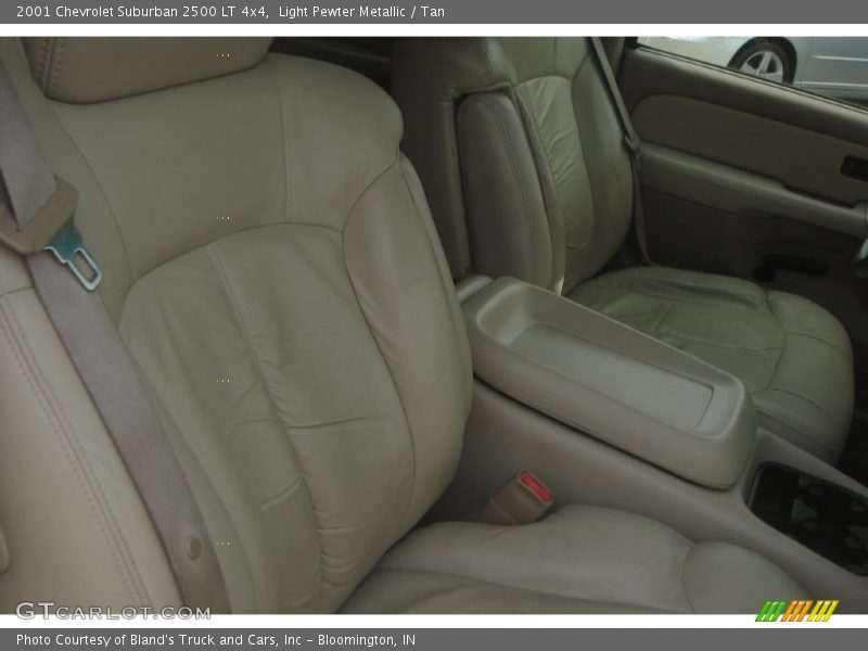 Light Pewter Metallic / Tan 2001 Chevrolet Suburban 2500 LT 4x4