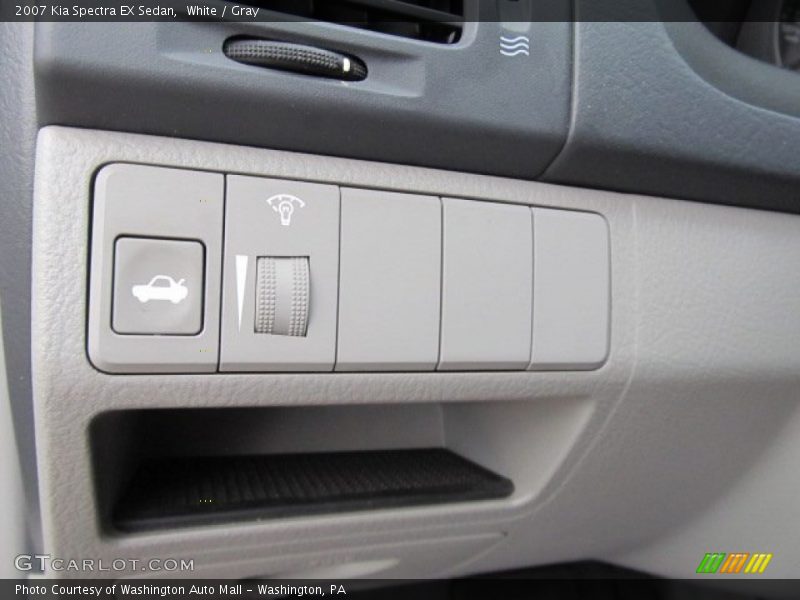 White / Gray 2007 Kia Spectra EX Sedan