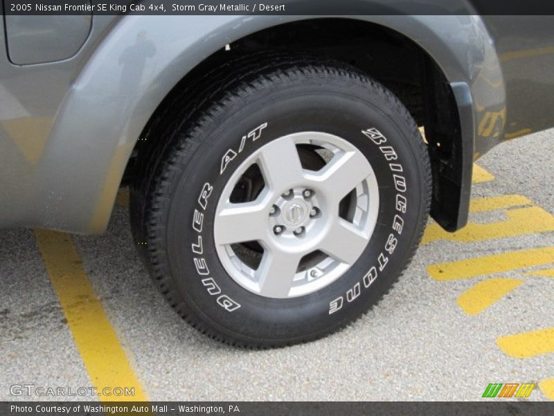 Storm Gray Metallic / Desert 2005 Nissan Frontier SE King Cab 4x4
