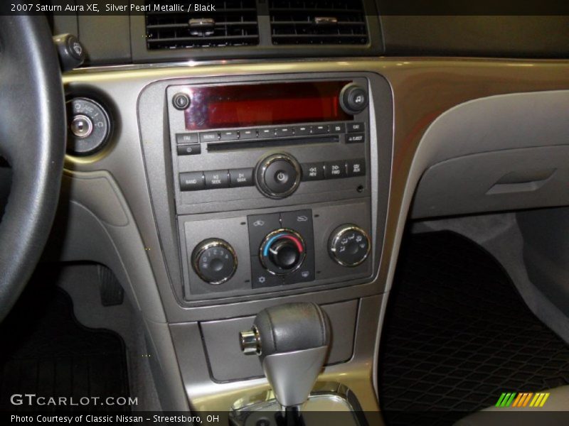 Silver Pearl Metallic / Black 2007 Saturn Aura XE