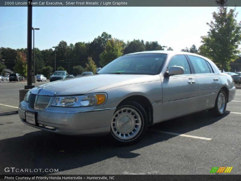 Silver Frost Metallic / Light Graphite 2000 Lincoln Town Car Executive