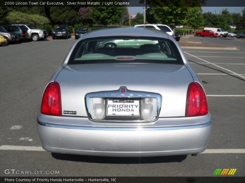 Silver Frost Metallic / Light Graphite 2000 Lincoln Town Car Executive