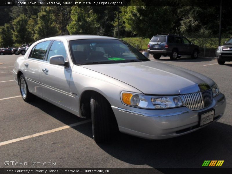 Silver Frost Metallic / Light Graphite 2000 Lincoln Town Car Executive