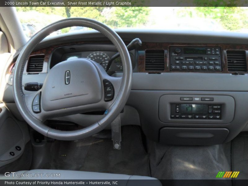Silver Frost Metallic / Light Graphite 2000 Lincoln Town Car Executive