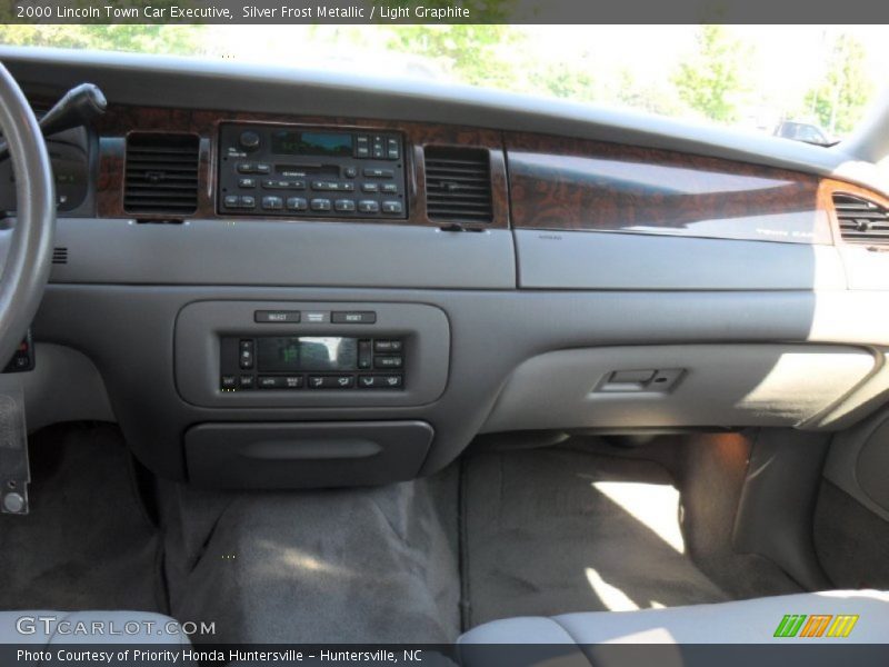Silver Frost Metallic / Light Graphite 2000 Lincoln Town Car Executive