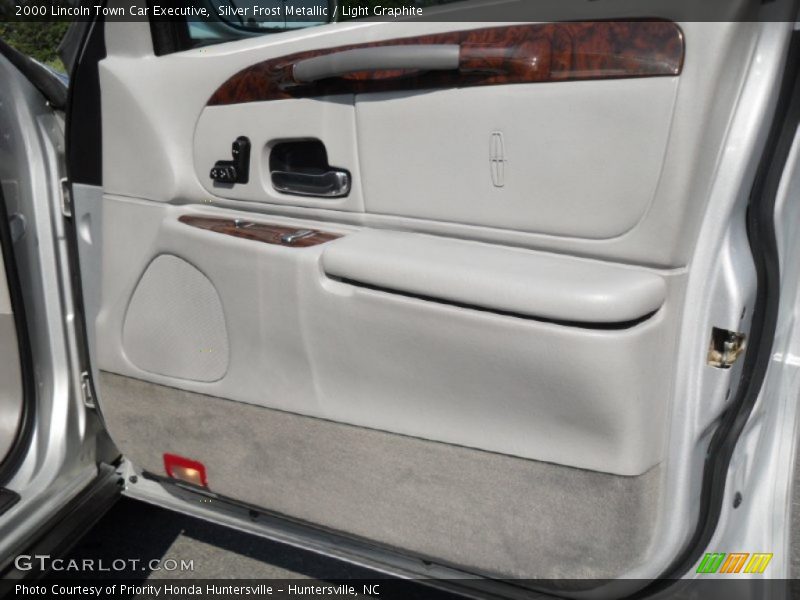 Silver Frost Metallic / Light Graphite 2000 Lincoln Town Car Executive