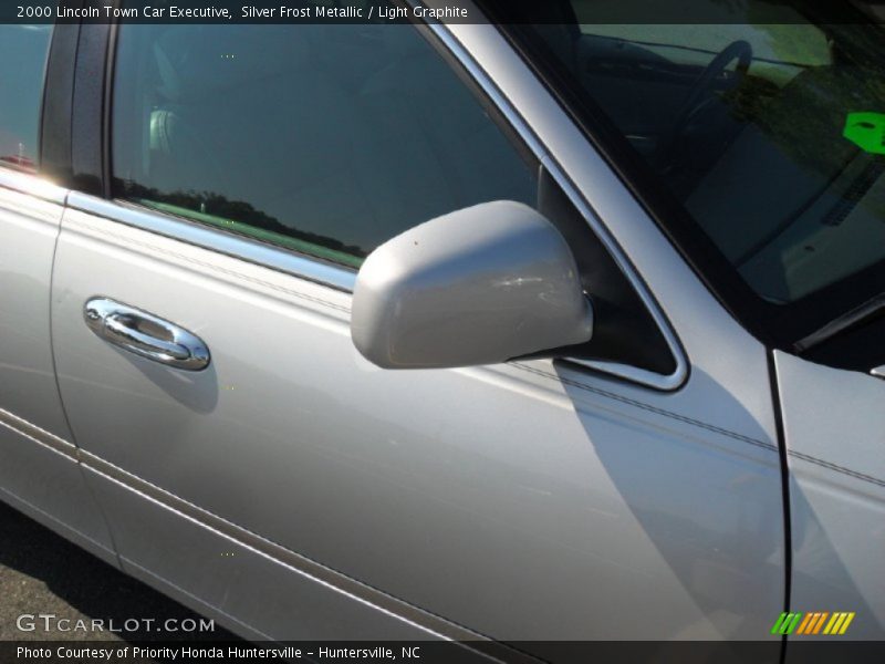 Silver Frost Metallic / Light Graphite 2000 Lincoln Town Car Executive