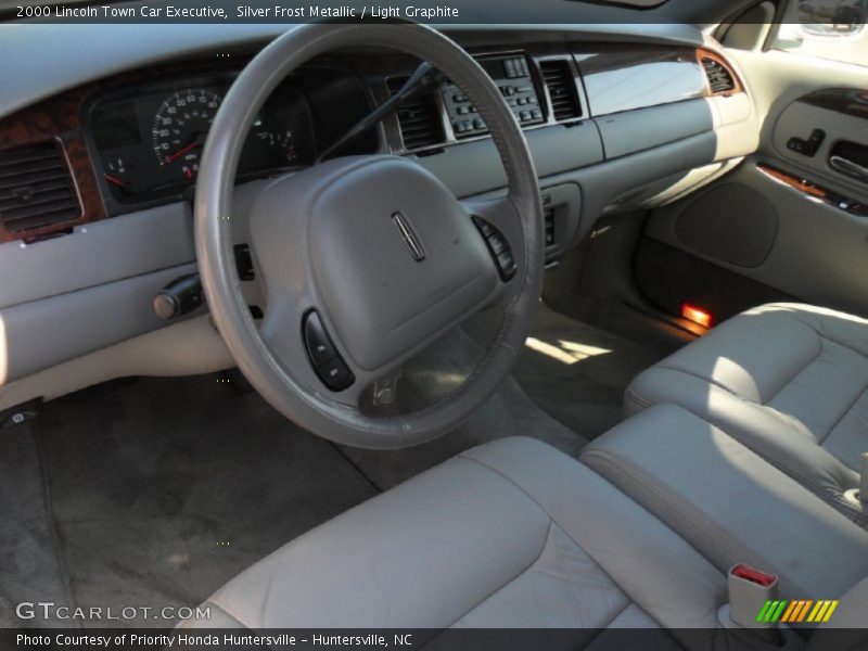 Silver Frost Metallic / Light Graphite 2000 Lincoln Town Car Executive
